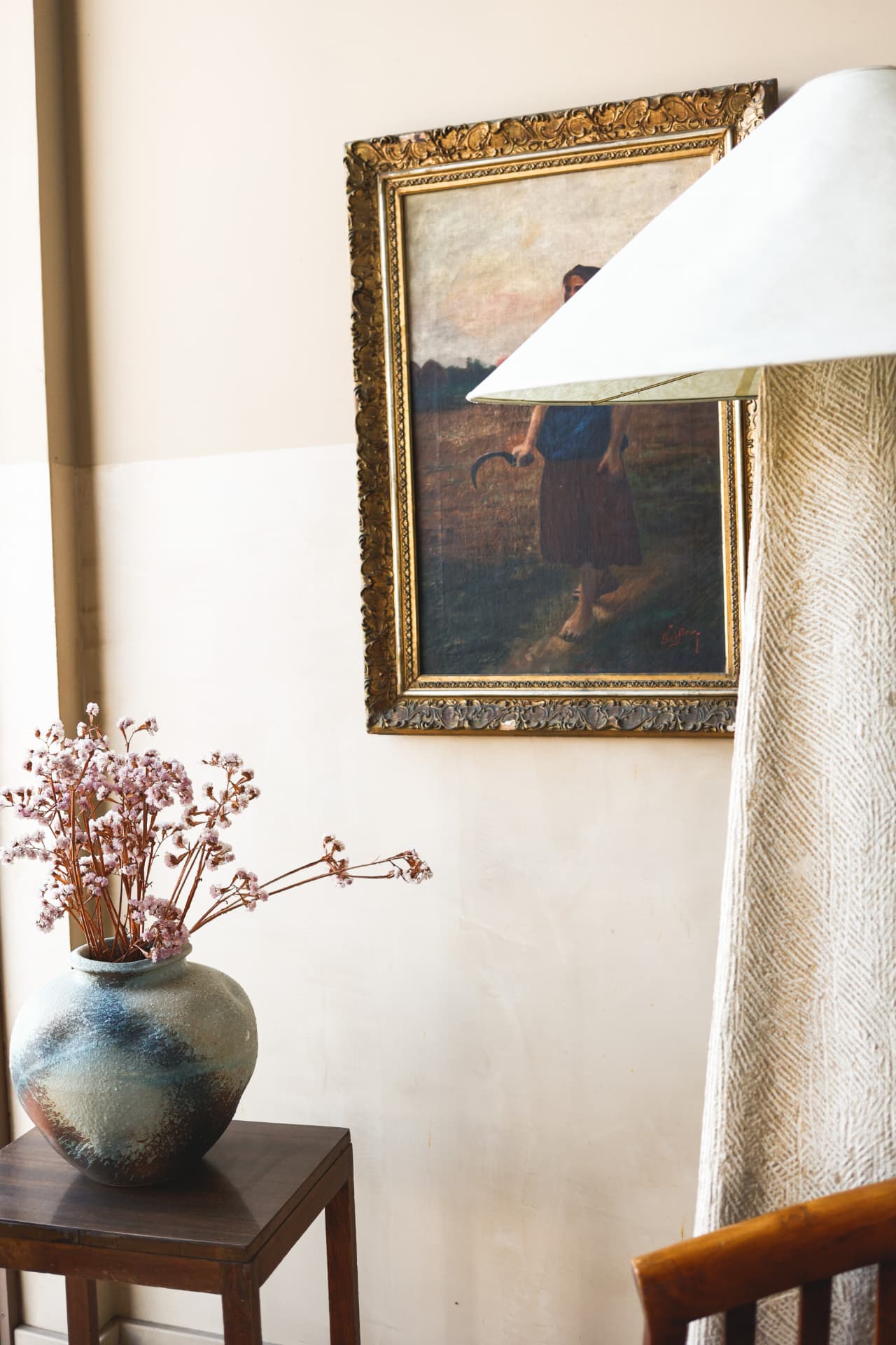 Artwork and flowers in the Nōesis dining room